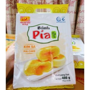 Golden Lava Pía Cake with Mung Bean