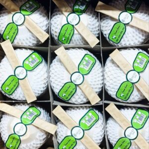 White coconut (peeled/diamond-cut)